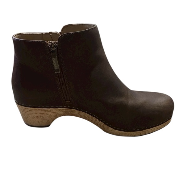 Dansko Womens Lizanne Oiled Pull Up Brown Leather Ankle Boots Clogs Size 40 - Picture 2 of 9